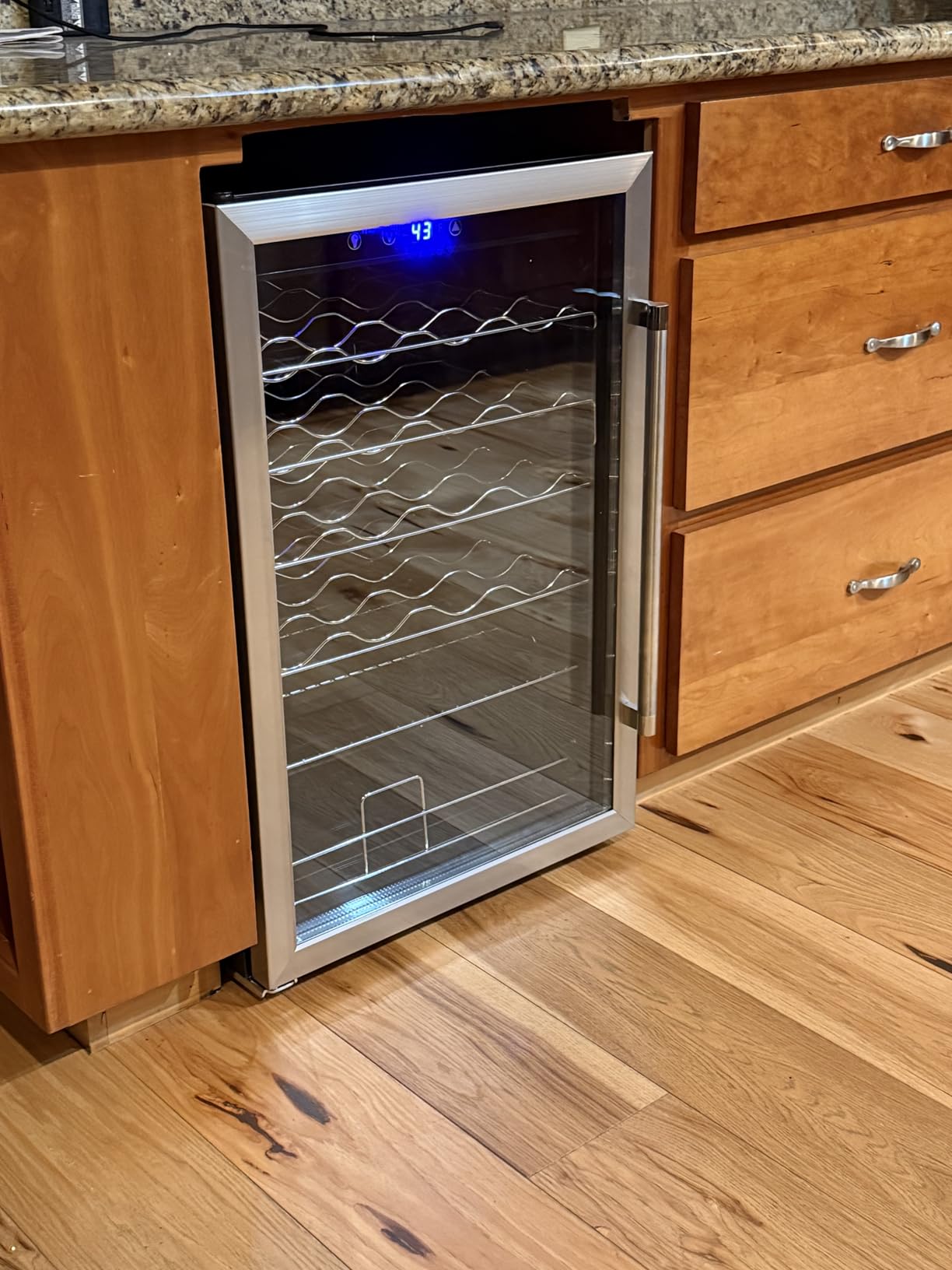 Wine and beverage mini fridge 90 L, customer photo