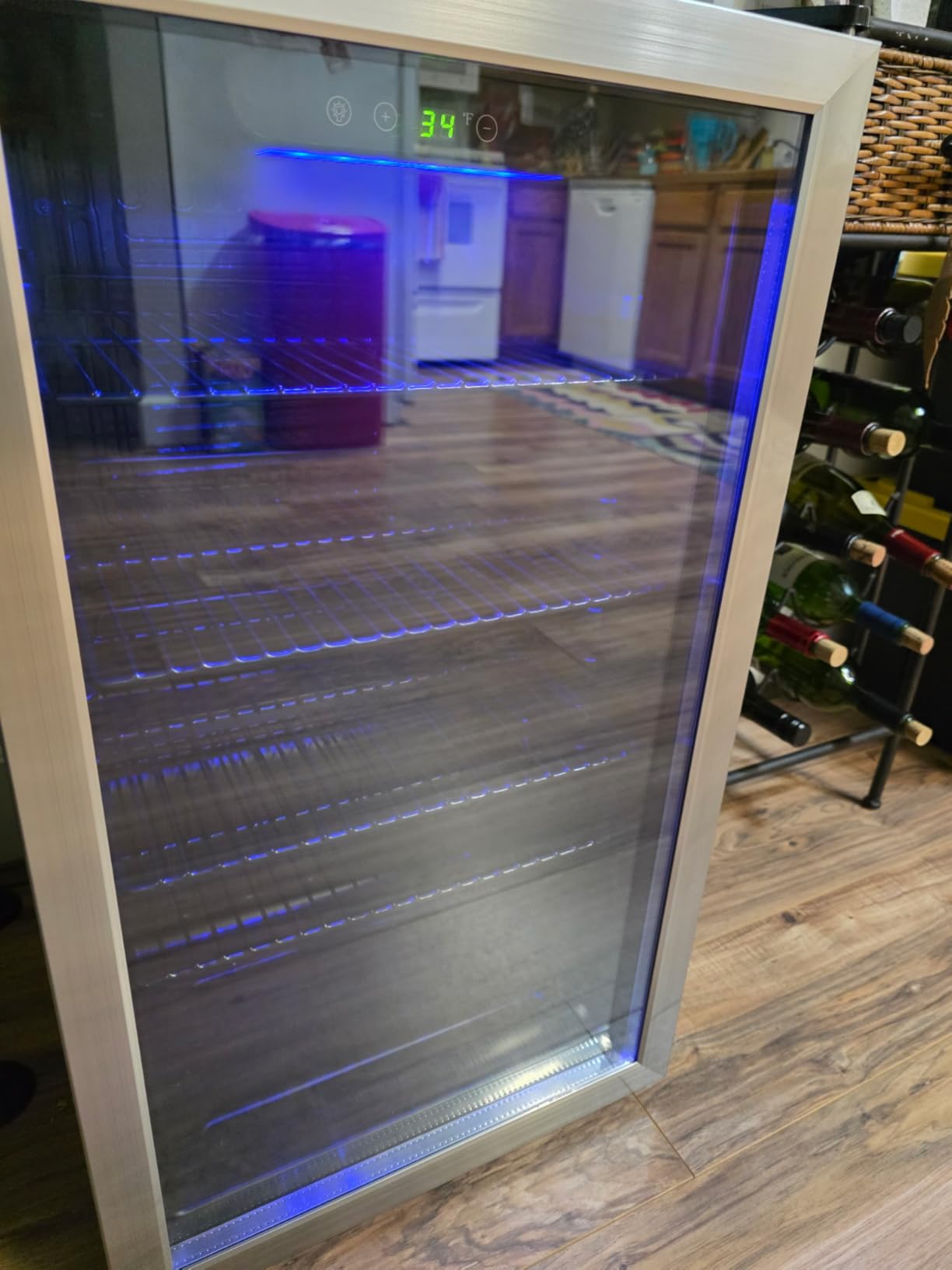 Wine and beverage mini fridge 90 L, customer photo
